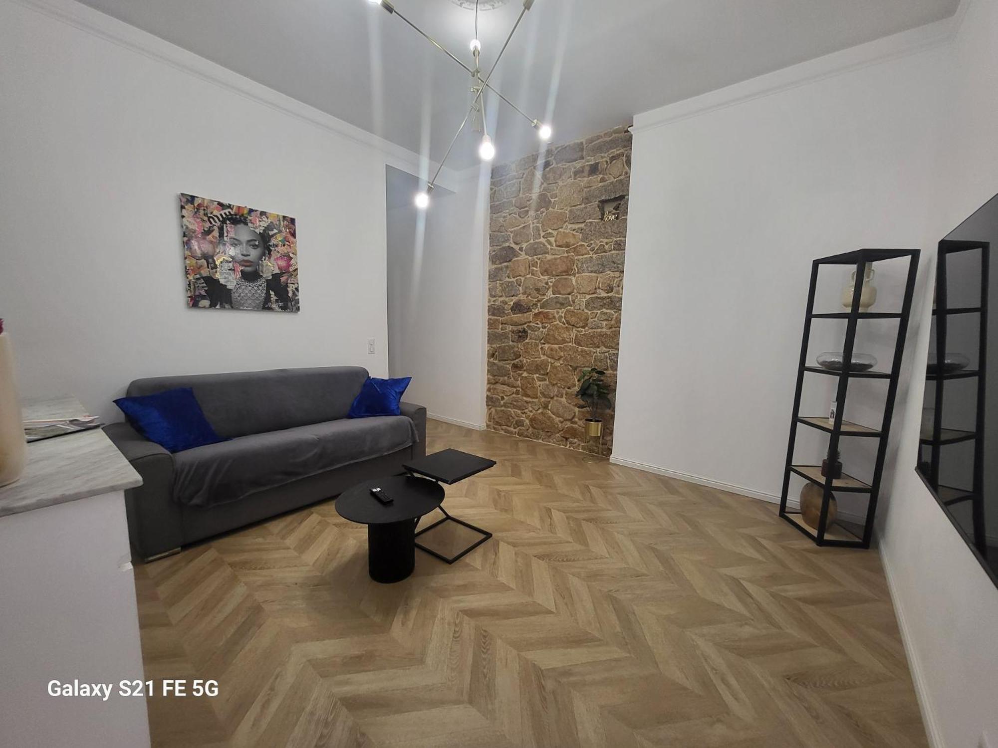 Grand T2 Cours Napoleon B Ajaccio (Corsica)