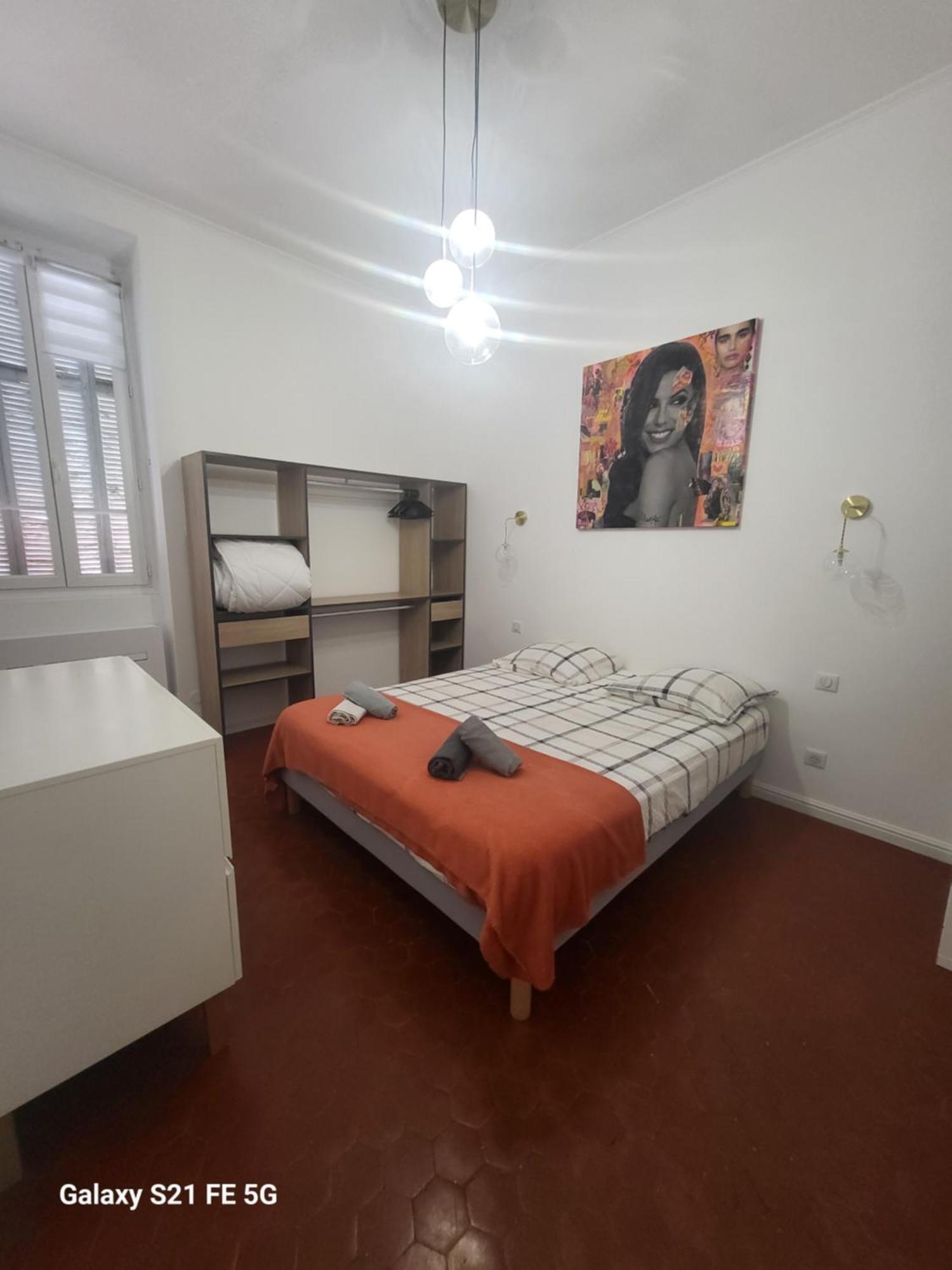 Grand T2 Cours Napoleon B Ajaccio (Corsica)